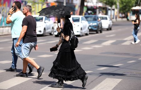 Noi alerte meteo: litoralul, sub cod portocaliu de furtuni pana la noapte. Canicula in vestul si sudul tarii