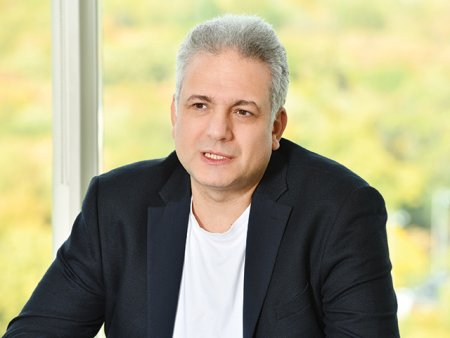 Dan Paraschiv, country manager, SoftServe Romania: Observam tendinte emergente in tehnologie, cum ar fi inteligenta artificiala generativa, pe care companiile o implementeaza pentru a spori eficienta operationala. Ne-am propus anul acesta sa integram GenAI in peste 100 de proiecte pentru clienti