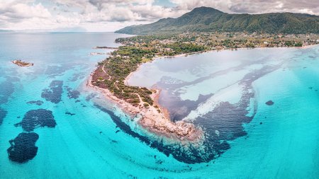 Plajele din Vourvourou, printre cele mai spectaculoase din Grecia. Ce sa nu ratezi cand ajungi in <span style='background:#EDF514'>HALKIDIKI</span>