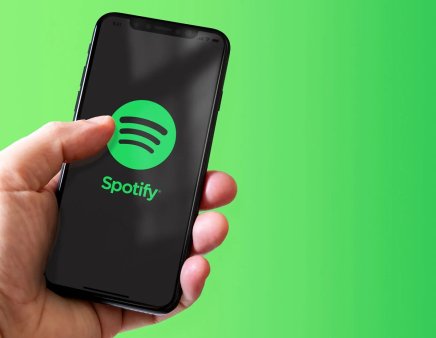 Vestea care-i va nemultumi pe fanii Spotify: Nu vor mai putea controla volumul cu butoanele fizice de pe iPhone