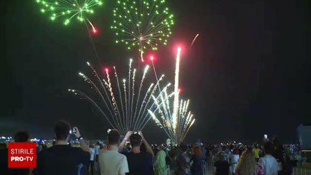 Cel mai mare show aviatic organizat in Romania, incheiat cu focuri de artificii. Oamenii, impresionati de BIAS: Fantastic!