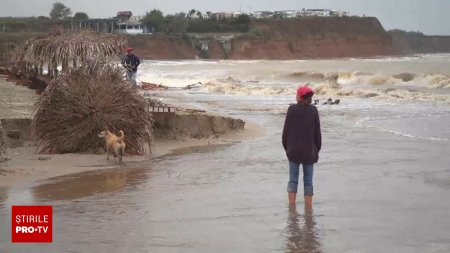 Litoralul, distrus de un ciclon din Marea Neagra: Crater a facut aici! Tsunami!. Oamenii plang: Teroarea de pe lume