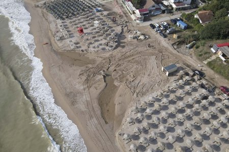 Filmare cu drona: cum arata plaja <span style='background:#EDF514'>DE LA VAMA</span> Veche, la o zi dupa inundatiile care au facut ravagii pe litoral