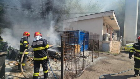 Incendiu in curtea Spitalului Judetean Piatra-Neamt