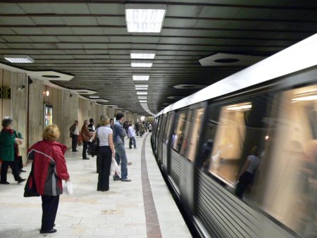 O statie de metrou din Bucuresti este inchisa: Trenurile circula in sistem pendula dupa o posibila tentativa de suicid