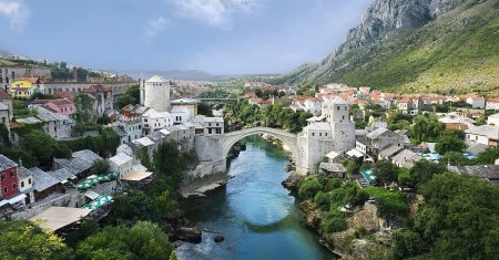 Mostar, orasul secret al Europei cu ape <span style='background:#EDF514'>TURCOAZ</span> si preturi mici. Este evadarea perfecta pentru toamna