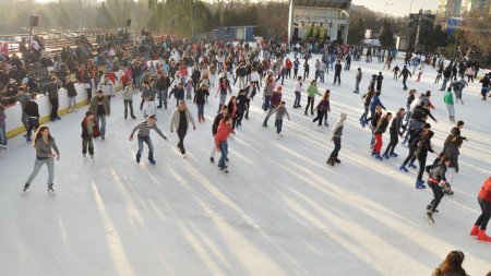 Vorbeste corect limba romana: Patinoar sau patinuar?