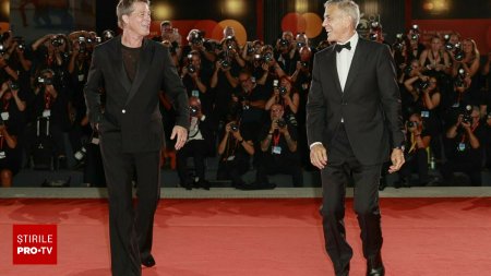 Brad Pitt si <span style='background:#EDF514'>GEORGE CLOONEY</span>, aparitie spectaculoasa la Festivalul de film de la Venetia, alaturi de partenerele lor. FOTO