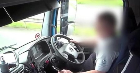 Momentul in care un sofer de camion spulbera un autoturism in timp ce statea pe telefon