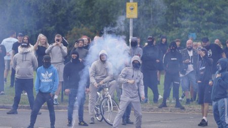 Justitia din Marea Britanie prelungeste suspansul in cazul copiilor judecati pentru proteste dupa <span style='background:#EDF514'>CRIMELE</span> din Southport