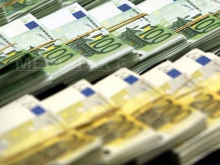 Rezervele valutare la BNR au scazut in august cu aproape 400 mil. euro, la 63,1 mld. euro. Platile scadente in septembrie in contul datoriei publice denominate in valuta ajung la 685 mil. euro