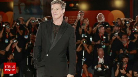 Brad Pitt a surprins publicul la Venetia. Cum arata iubita sa, cu aproape 30 de ani mai tanara