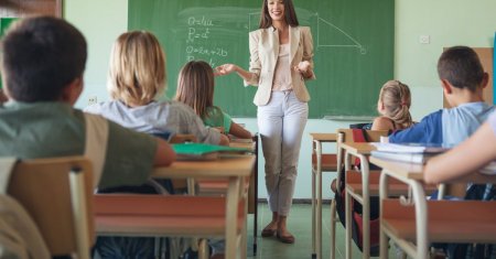 Ce salarii au <span style='background:#EDF514'>INVATATOR</span>ii si profesorii din gradinitele si scolile private. Cel mai mult castiga cei din Capitala