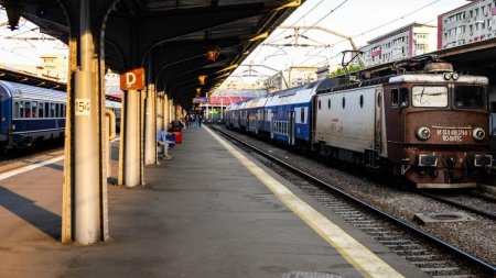 Intarzieri de aproximativ 400 de minute la doua trenuri. Un marfar s-a defectat si a rupt linia de contact. Anuntul CFR Calatori