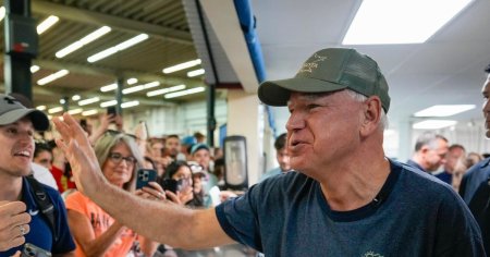 Convoiul candidatului democrat la vicepresedintia SUA, Tim Walz, implicat intr-un accident