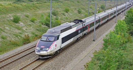 Scapam de trenurile cu viteza de <span style='background:#EDF514'>CARUTA</span>? TGV-ul Bucuresti - Budapesta se poate face cu bani de la Bruxelles. Pe unde va trece