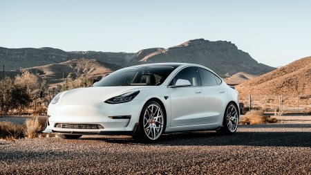 Norvegienii raman fani Tesla si stabilesc un nou record mondial: 94% din autoturismele inmatriculate in august au fost electrice