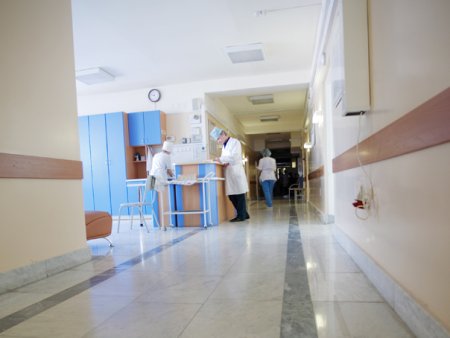 Guvernul aproba masuri pentru bolnavii de cancer prin acces la servicii de <span style='background:#EDF514'>RADIOTERAPIE</span> decontate