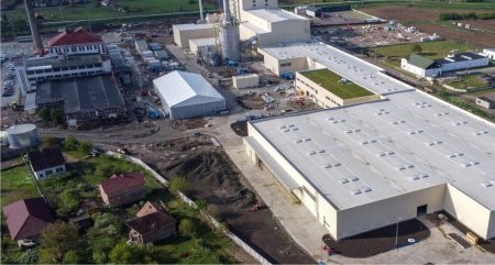 Knauf Insulation inaugureaza la Tarnaveni cea mai moderna fabrica a companiei din Europa Centrala si de Est, dupa o investitie de aproape 140 mil. euro. Unitatea va produce anual aproape 75.000 de tone de vata minerala pentru pietele din regiune