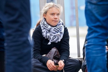 Greta Thunberg a fost arestata in Danemarca, la o manifestatie impotriva razboiului din Gaza | VIDEO