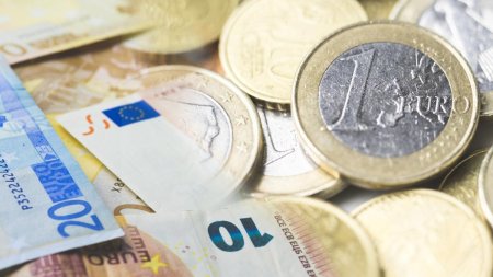 Romania mai are de asteptat pana va trece la <span style='background:#EDF514'>MONEDA EURO</span>. Bolos: Trebuie sa avem rabdare. Anii urmatori sunt foarte grei