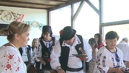 Au parasit Italia si s-au mutat intr-un sat din Mures: Povestea sotilor care au deschis o afacere de succes cu mancare traditionala