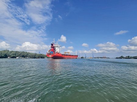 Dunarea, culoarul pe care se transporta 30 de milioane de tone de marfuri anual, are nevoie de investitii in lucrari de dragaj si in infrastructura portuara. 