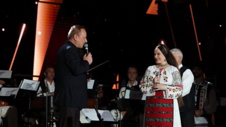 Festivalul National al Cantecului si Dansului Popular Romanesc Mamaia 2024, la final  Maria Dragomiroiu a primit Premiul Special 