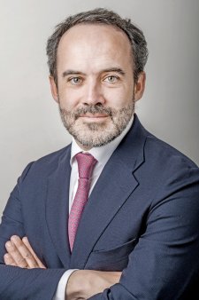 Bursa. Interviu ZF Pablo Escondrillas, Citi, unul dintre bancherii care au lucrat la IPO-ul istoric, raspunde: Ar fi de ajutor daca guvernul ar lista mai multe companii. Imi place ca la fiecare IPO, la BVB apar noi investitori