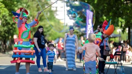 Calea Victoriei si Bulevardul Constructorilor devin pietonale in weekend: Spectacole, activitati sportive, expozitii si ateliere