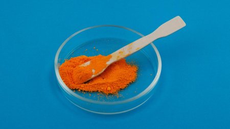 Un colorant alimentar obisnuit, folosit la chipsuri, face pielea, muschii si tesuturile conjunctive transparente temporar