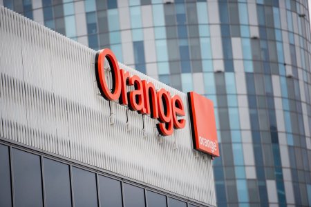 Orange, cosmar birocratic: clienti platitori pentru servicii nefolosite si un labirint de mesaje contradictorii