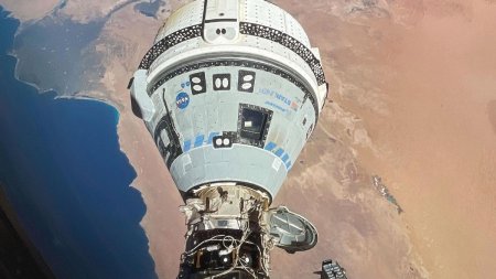 Capsula Starliner se intoarce pe Pamant. Cei doi astronauti 