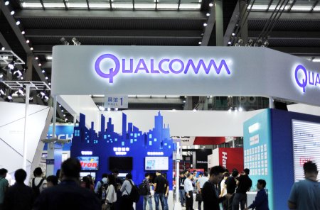 Qualcomm <span style='background:#EDF514'>INSIDE</span>. Producatorul de cipuri Qualcomm vrea sa cumpere de la Intel divizia de procesoare pentru PC-uri