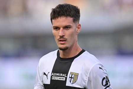 Dennis Man, nominalizat pentru premiul Jucatorul lunii august » Romanul se lupta cu fotbalisti de clasa mondiala