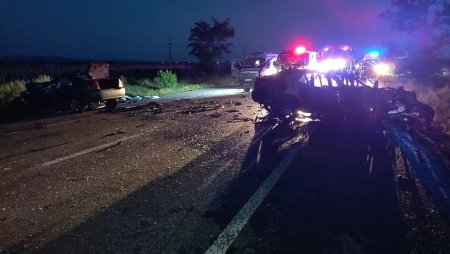 Doi tineri au murit pe loc si alti doi au fost raniti intr-un accident grav pe DN 2, in judetul Bacau