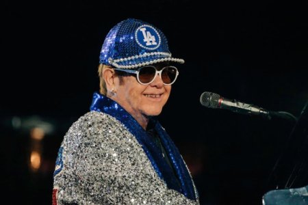 Prima iesire in public a lui Elton John, dupa ce a anuntat ca are probleme de sanatate