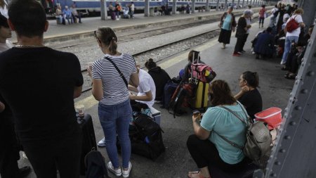 Aeroporturile, trenurile, autobuzele si metroul, afectate de o greva de 3 zile a lucratorilor din transporturi, in Italia