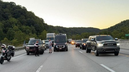 Atac armat, langa o autostrada din Kentucky, SUA. Sapte persoane au fost ranite. Atacatorul este 