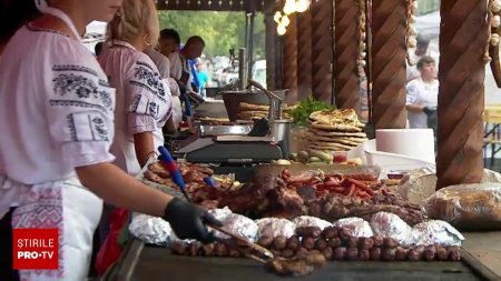 Delicii de toamna la targurile din Bucuresti. Un kilogram de placinta cu dovleac se vinde si cu 80 de lei. 