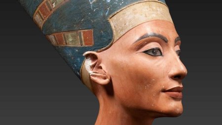 Egiptul cere <span style='background:#EDF514'>RESTITUIREA</span> bustului reginei Nefertiti, aflat la un muzeu din Berlin. Povestea celebrului artefact din perioada faraonica