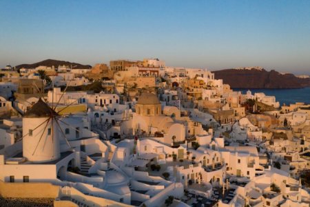 Grecia introduce o taxa pentru turistii de croaziera pe insulele Mykonos si Santorini