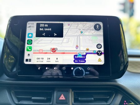 Waze introduce un nou buton inutil? Cum notificarile suplimentare iti distrag atentia de la drum