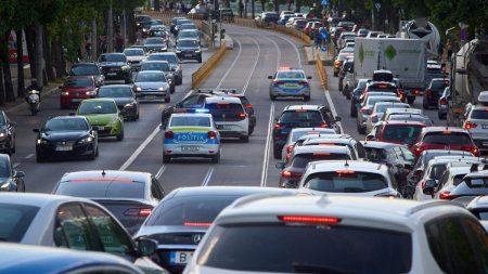 Probleme majore cu traficul in Bucuresti. Ciolacu cheama primarii la Guvern: Oamenii vor solutii