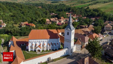 Satul din Romania in care gasesti Cetatea slaninilor. Putini romani stiu de existenta acestuia si de ritualurile de aici