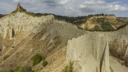 Descoperire remarcabila in Italia. Urmele unor stramosi ai crocodililor au fost gasite la 2.200 metri altitudine