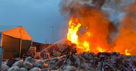 Incendiu puternic produs la un depozit de deseuri. A fost emis mesaj RO-Alert pentru locuitorii din municipiul Sibiu si zonele invecinate