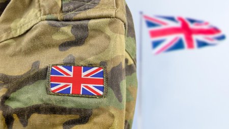 Avertismentul <span style='background:#EDF514'>BRITANICILOR</span>: Soldatii nu mai apuca se se antreneze cum trebuie din cauza militarilor ucraineni