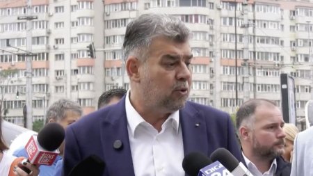 Marcel Ciolacu si-a inceput campania electorala strangand semnaturi in Piata Obor: Nu am primit cartea lui Nicolae Ciuca