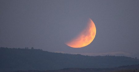 Cum sa folositi orezul si frunzele de dafin pentru a atrage abundenta in viata voastra inainte de eclipsa de luna din septembrie